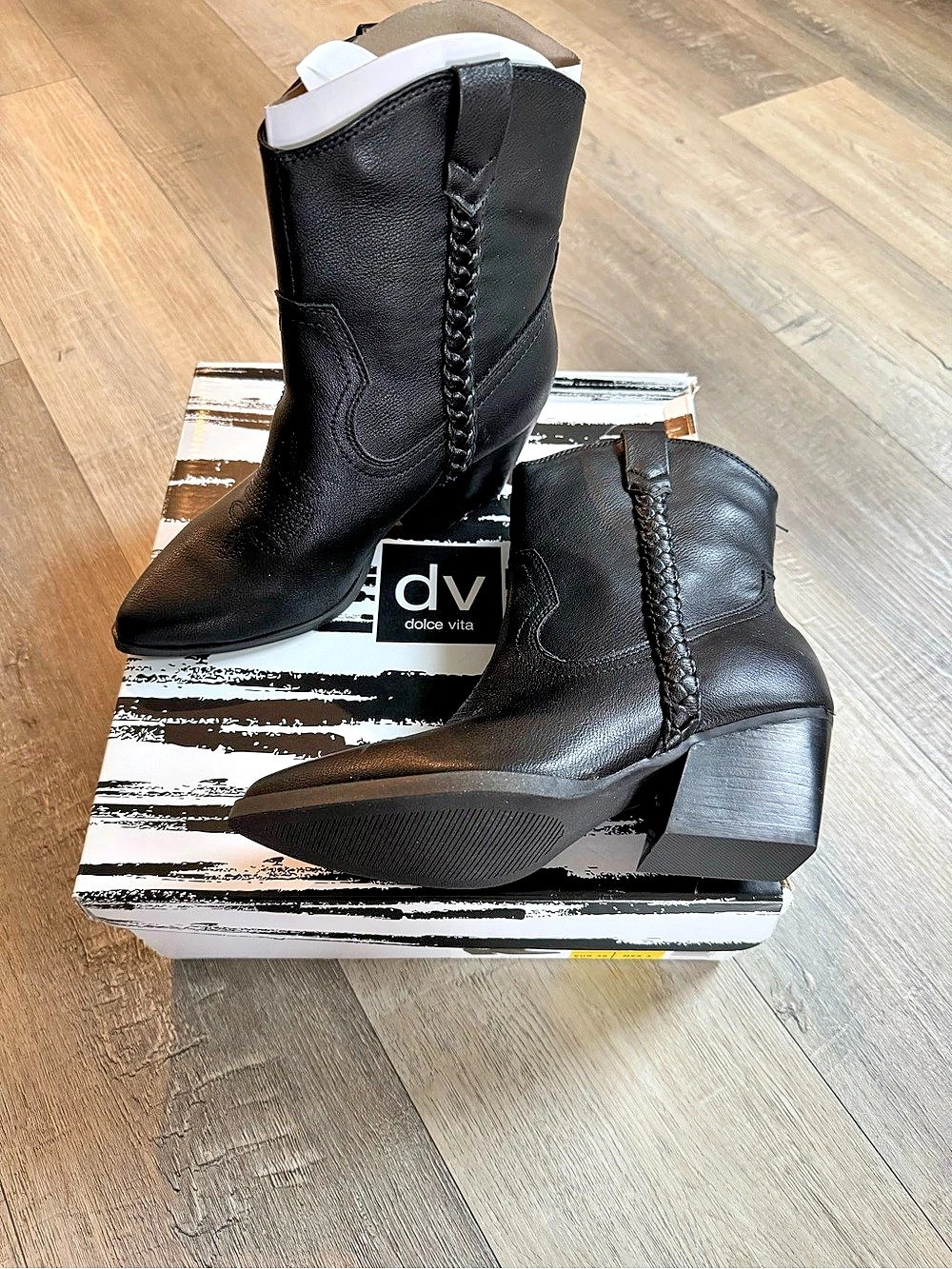 Dolce Vita Black Heeled
Booties US 6 New, never worn.